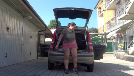 BOUCING CAR FROM THE BACK