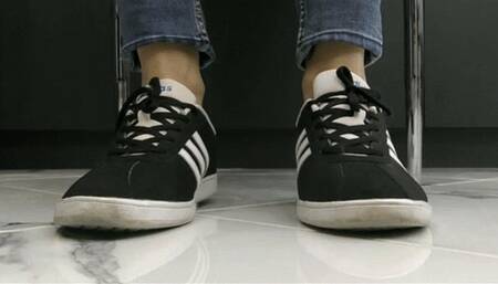 Wiggling toes MP4 FULL HD 1080p