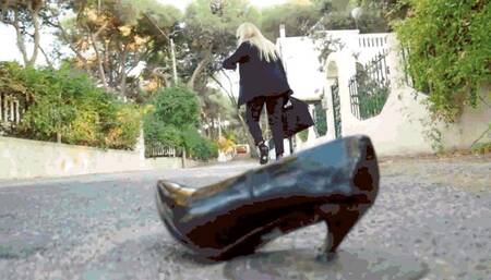 What a disgrace! MP4 (1920x1080) FHD