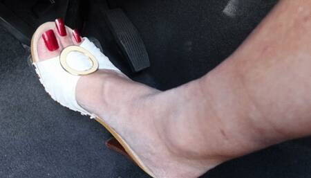 Steve Madden slip on sandals Size 8 an a half pumping Chevy Malibu