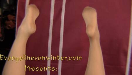 Watching Feets while I blow you