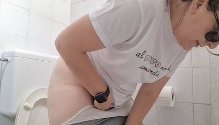 Pee before going to the gym in the bathroom of a village bar 4K