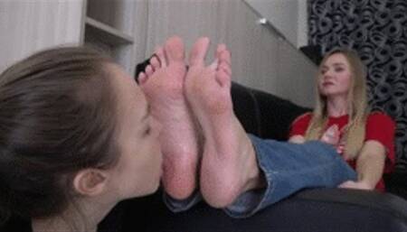 Viola - lick my feet! 4K