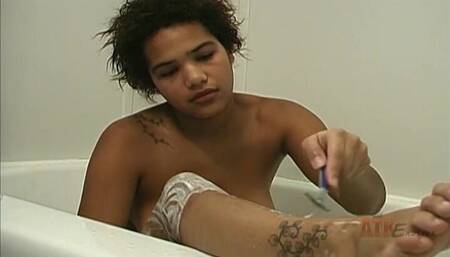 Young Slut Shaving Her Bush