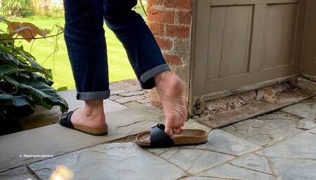 Dipping and Extreme Dangling Shoeplay at English Country House