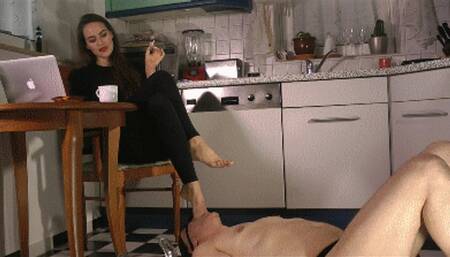 FemaleBossFootServant (MP4)