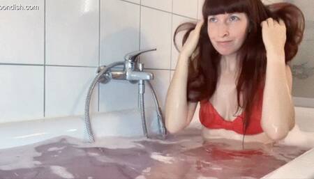 RENEE HAIRWASHING IN HER BATHTUB