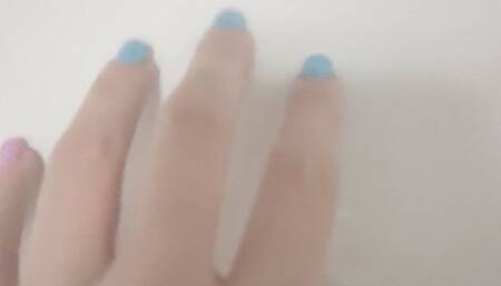 Fingernails tapping