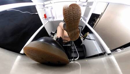 QIQI Office Martin Boots Shame 360VR