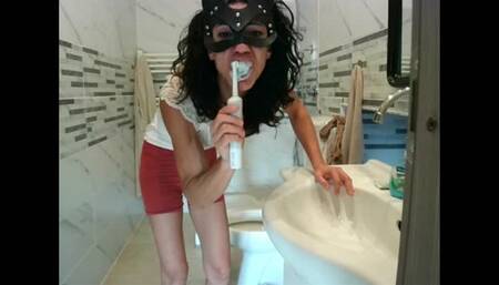 ALICE AFTER SPINNING GETS PREPARED IN THE BATHROOM TO BE A SLUT