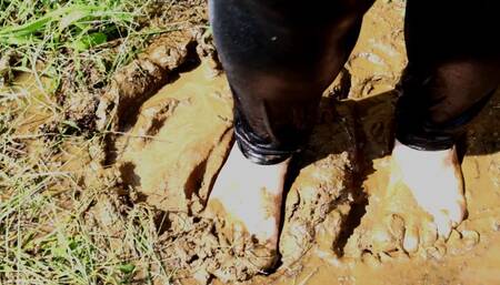 Messy Muddy Wet Chubby Girl FEET