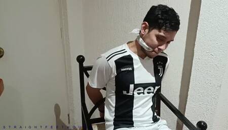 ANGEL BROWN ATADO Y AMORDAZADO