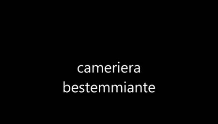 ITA la cameriera è così blasfema e bella che mi viene voglia di