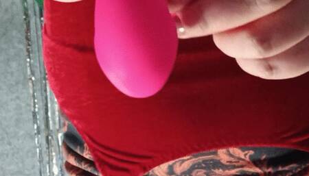 looner girl poping foil and latex hellium balloon