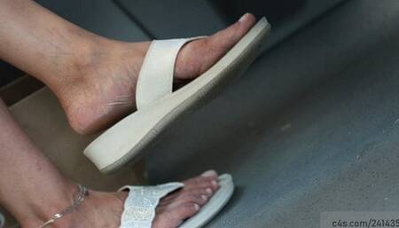 Mature beauty feet slippers dangling, nice cracked heel and dirty soles