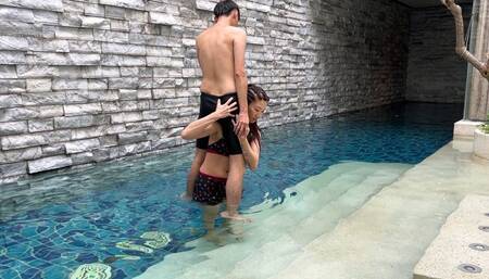 CR151_Bikini goddess lifts me up