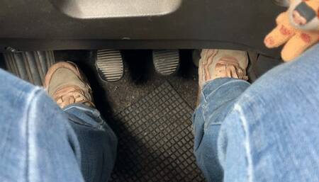 Faccio pedal pumping con indosso i miei jeans da cowgirl e le mie Nike Air Max 90