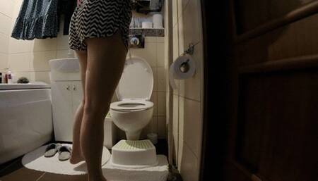Hot day - Hot toilet visit - only in short top