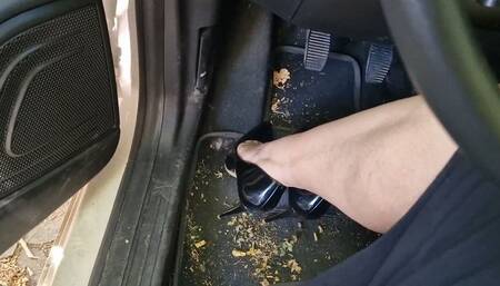 High heels cranking revving Lancia Y