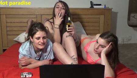 3 young women watch a guy who puts dildos in his ass in show cam (Morticia, Athena & Calista)