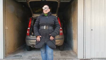 BOUNCING THE CAR TRUNK