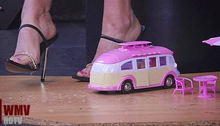 Leatherladies Crushing Cute Ice Wagon (HDTVWMV) – Lady Kat and Lady Olga