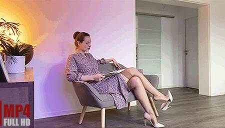 Elegant Reading (FULL HD) – Lady Iveta