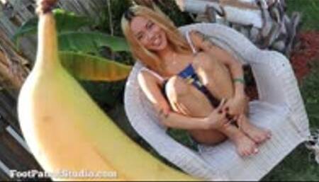 The Banana Challenge with Soo Yung - WMV (HD1080p)