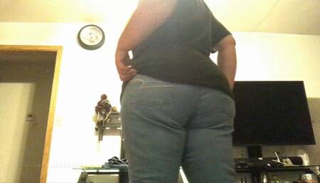 AE jeans showing off in them