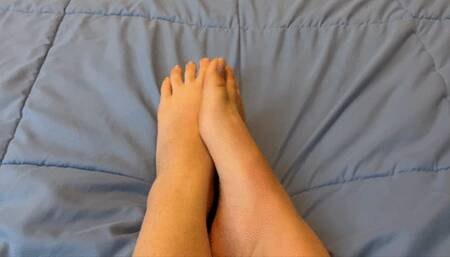 Hairy Legs and Nakey Toes!