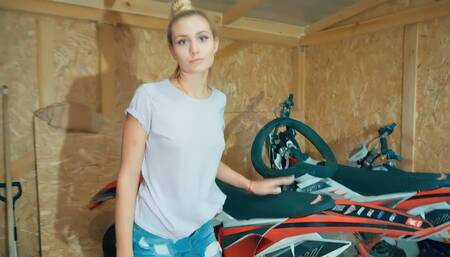 Fucked a bitch after repairing my motorcycle