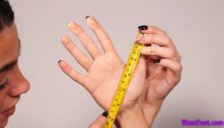 Pretty Girls Hand Measuring - HD MP4