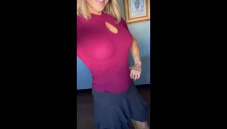 Burgrundy Top Black Mimi Skirt High Heels Barefeet