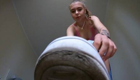 Eliza - SniffMyFeet (POV) 720p