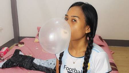 Sexy Cherrleader Camylle Blows Bubblegum Bubbles Until They POP In Her Face