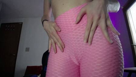 Ass and Camel Toe Worship in Yoga Pants