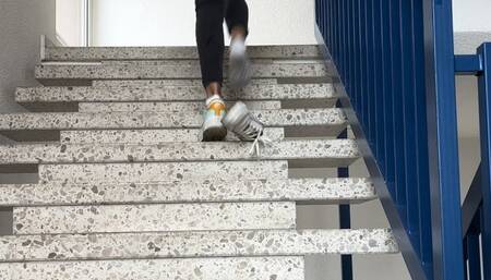 RUNNING AND HIDING FROM DANGER LOST SHOE - MP4 HD