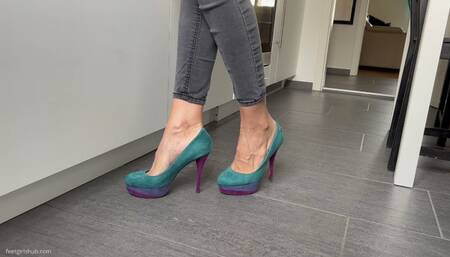 COOKING IN EXTREMELY HIGH HEELS - MP4 HD