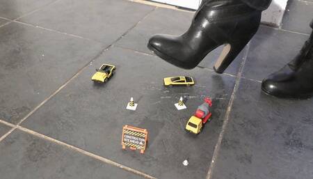 Under Construction (4K)