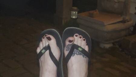 Flip flop feet in the storm