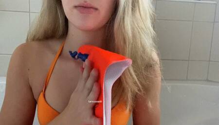 hot water wing licking