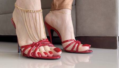 Listen to the sound of my sweaty feet sticking to my high heel sandals - Goddess Grazi (MP4-HD 1080p)