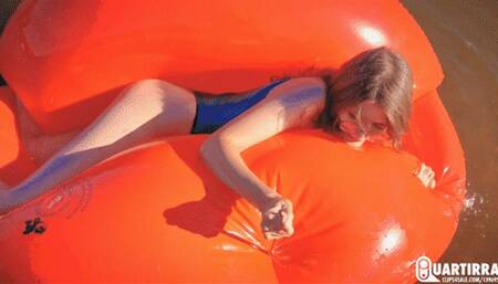 Q897 Cosette destroys her big float in the water - 1080p