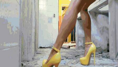 Elisabeth's stuck yellow high heel AVI(1280x720)FHD