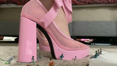 Giantess Using People