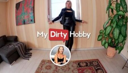 Horny Sarah_Secret In Hot Leather Outfit Takes Her Bf's Cock In Her Tight Ass