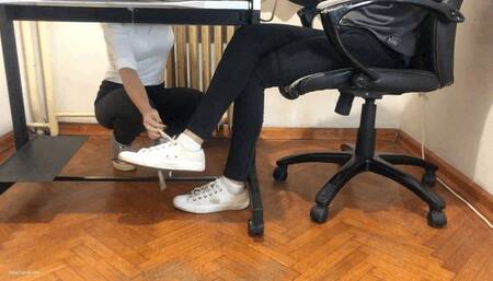 STOLEN SHOE ONE SHOE UNDER DESK - MP4 Mobile Version