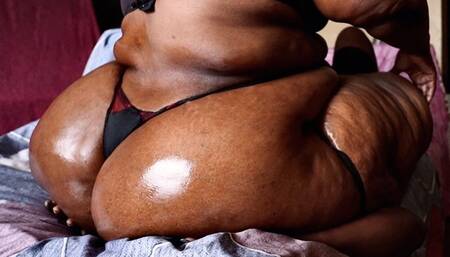 Black smelly unwashed 230kg booty swallows petite mature woman's face