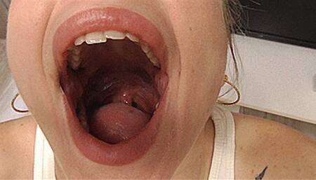 My SEXY morning yawn! MP4