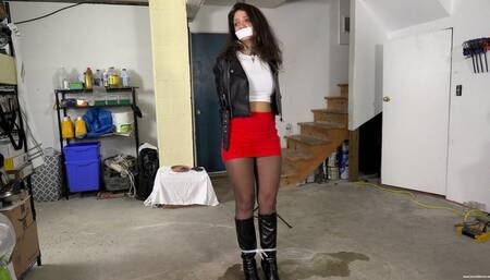 Begging For The Bathroom - single camera (4K) - Jasmine St James